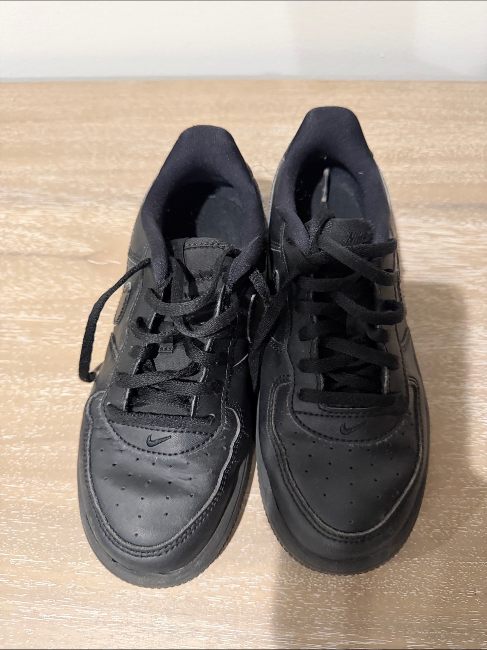Nike Men’s Black Low-Top Leather Sneakers
